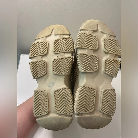 ✨Host pick✨ Steve Madden Possession Chunky Sneakers - Picture 9 of 9